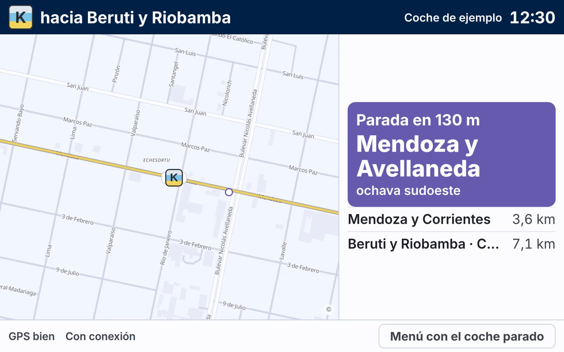 La tablet del Display con un coche de ejemplo: la parada en 130 metros y las dos que siguen.